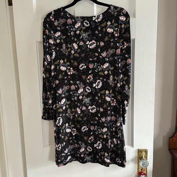 🌹Loft black floral swing dress with long sleeves and button cuffs. Size XS. NWT. - Picture 4 of 8